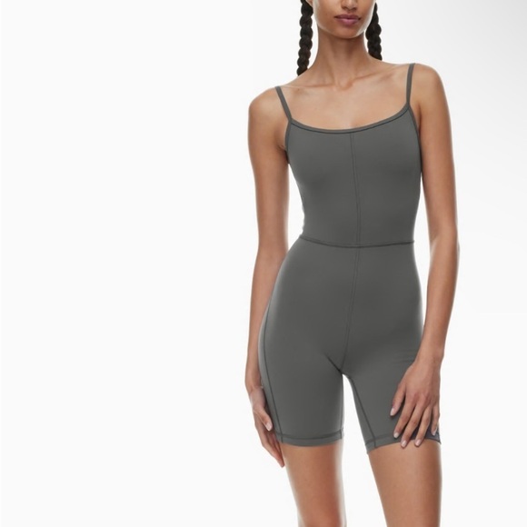 Aritzia Pants - Aritzia Divinity 7 inch in Smoky emerald green